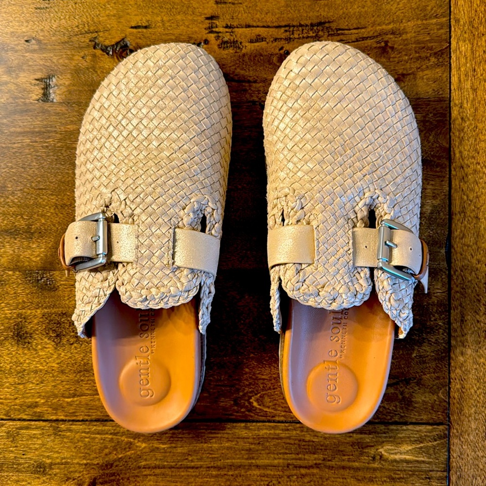 Gentle Souls by Kenneth Cole, Brantley Mule, size 8